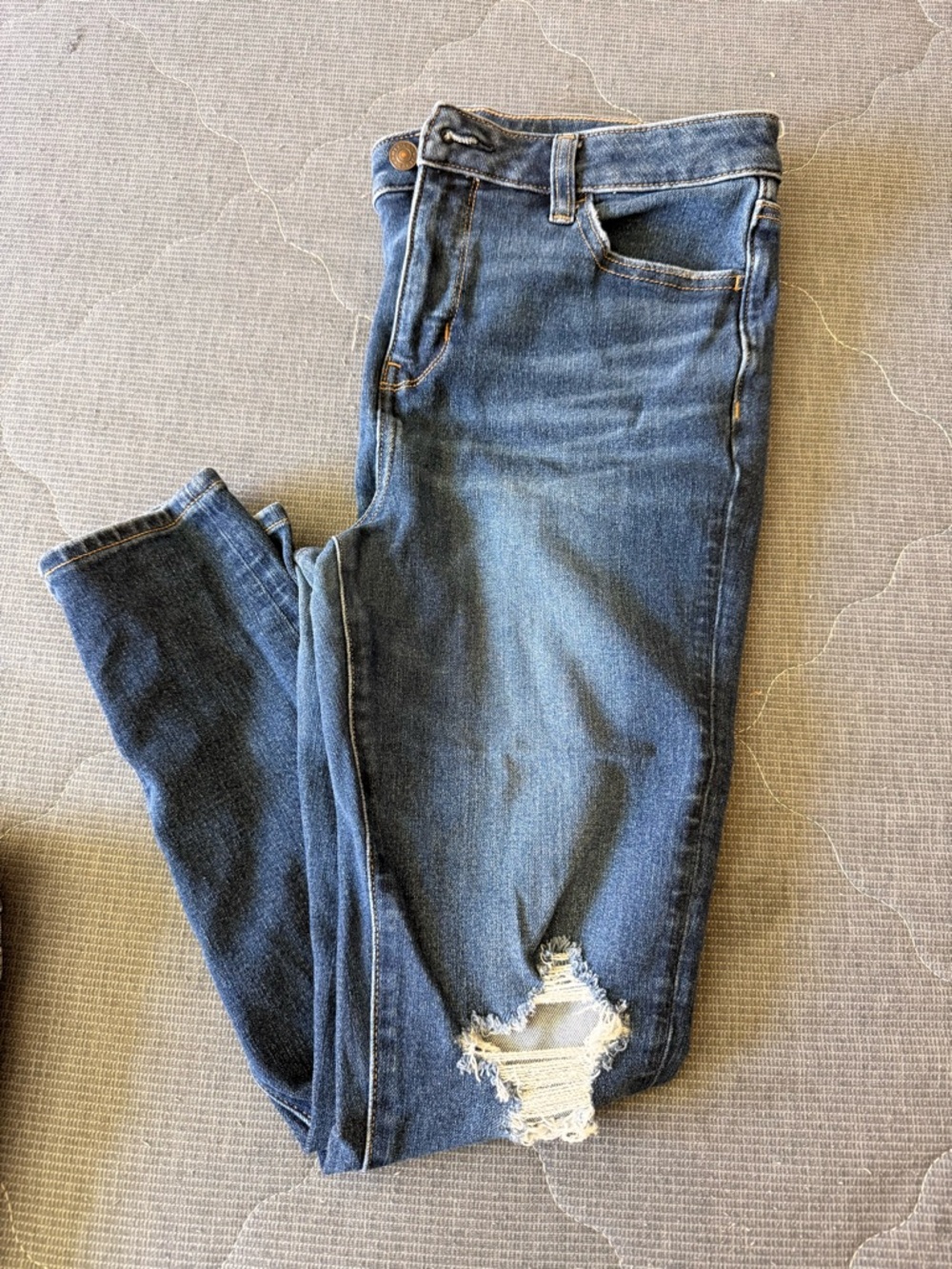 American Eagle Outfitters Dark Blue Skinny Jeans with Knee Distress